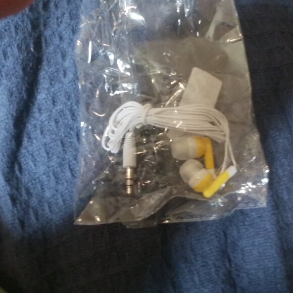 Color In Ear Cordless Music 3.5mm Earphones Tablet Mp3/mp4 Universal Earplugs - Picture 1 of 6
